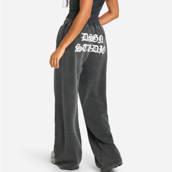 Boohoo Pants - Gray Y2K Sweatpants